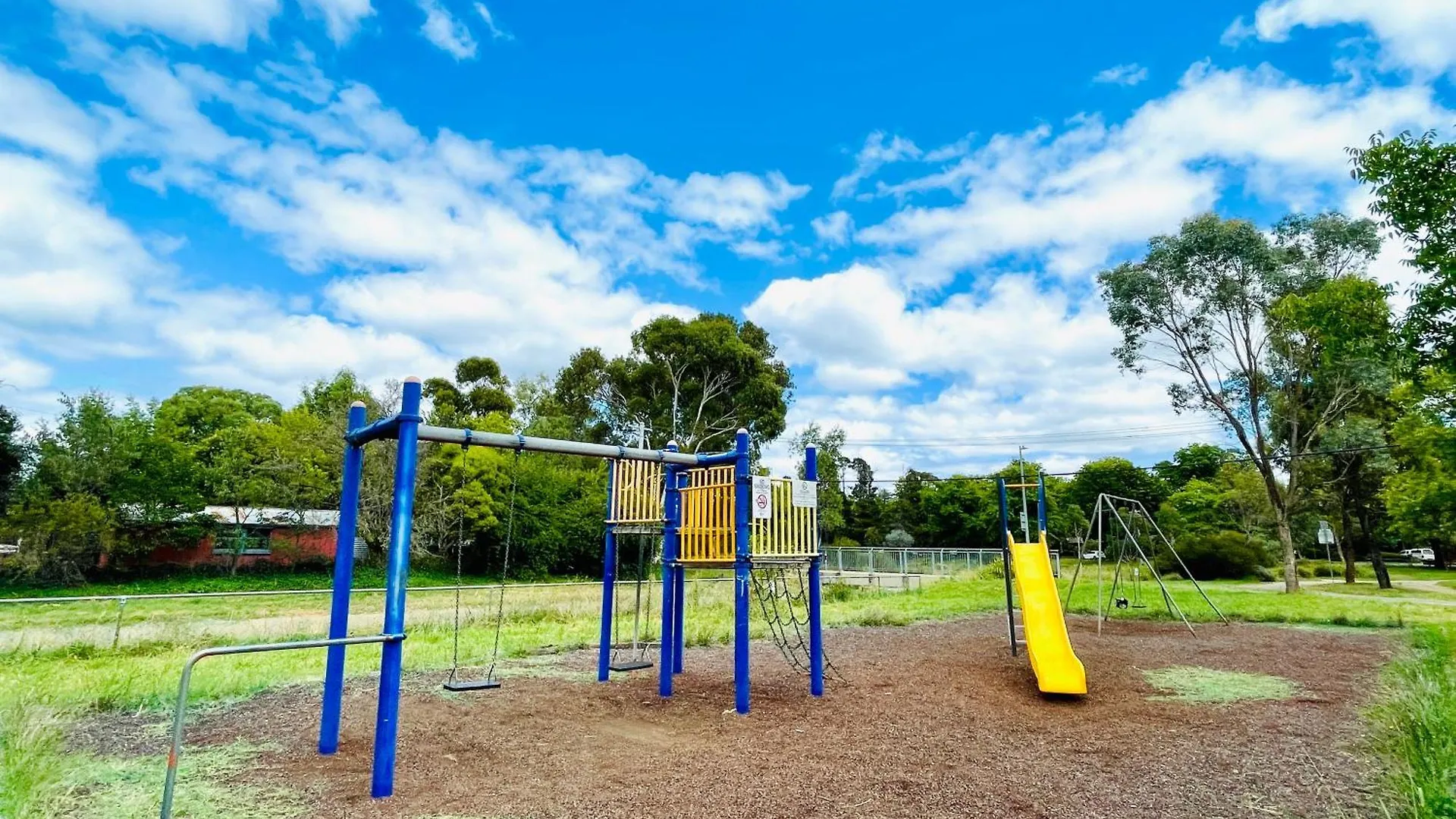 Brand New Stylish 1Br Apartment, Specious Space, Free Parking, Self Check-In Canberra Australia