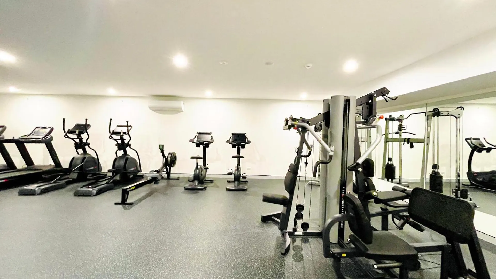 Brand New Stylish 1Br Apartment, Specious Space, Free Parking, Self Check-In Canberra 0*,  Australia