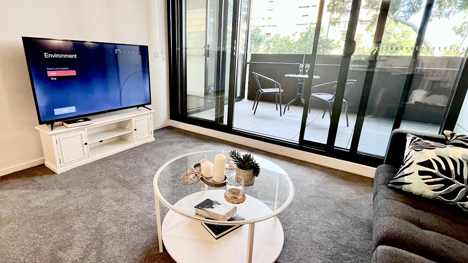 Brand New Stylish 1Br Apartment, Specious Space, Free Parking, Self Check-In Canberra