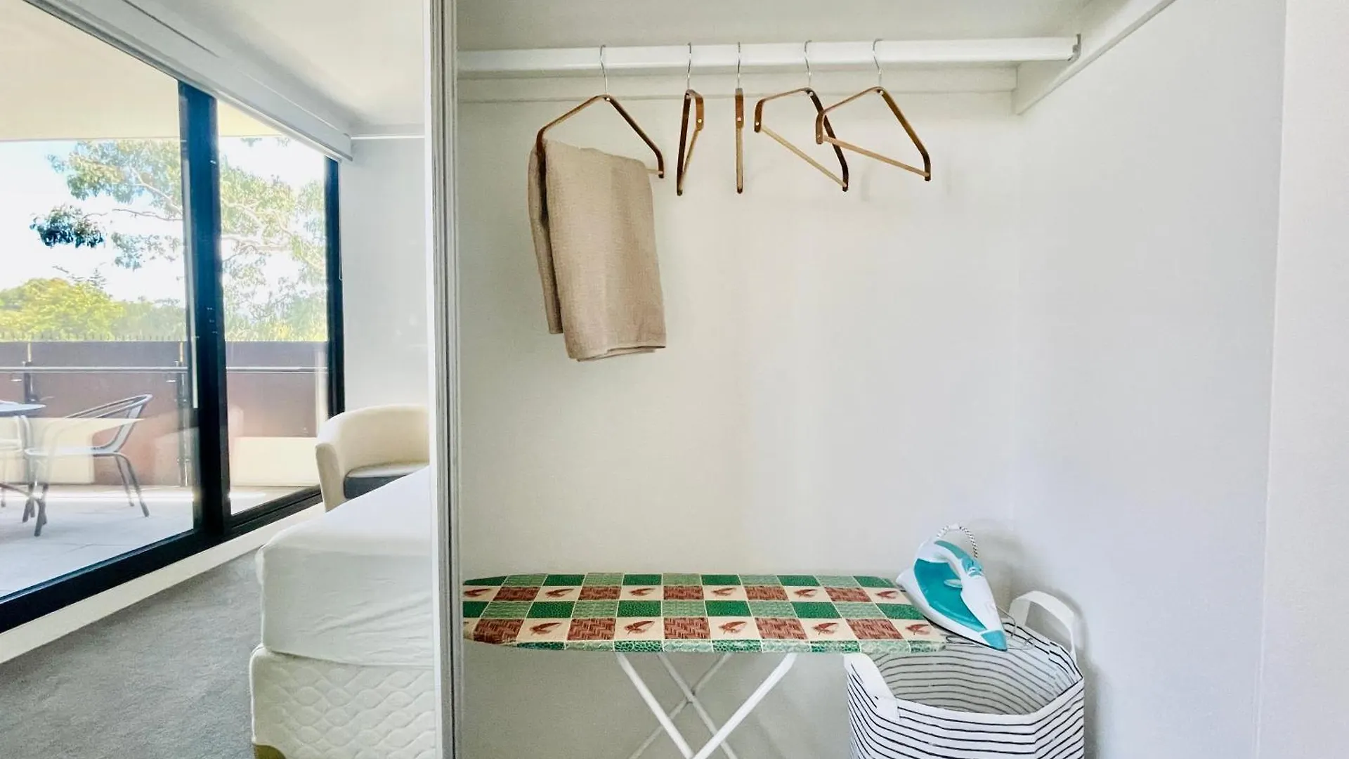Brand New Stylish 1Br Apartment, Specious Space, Free Parking, Self Check-In Canberra Apartment